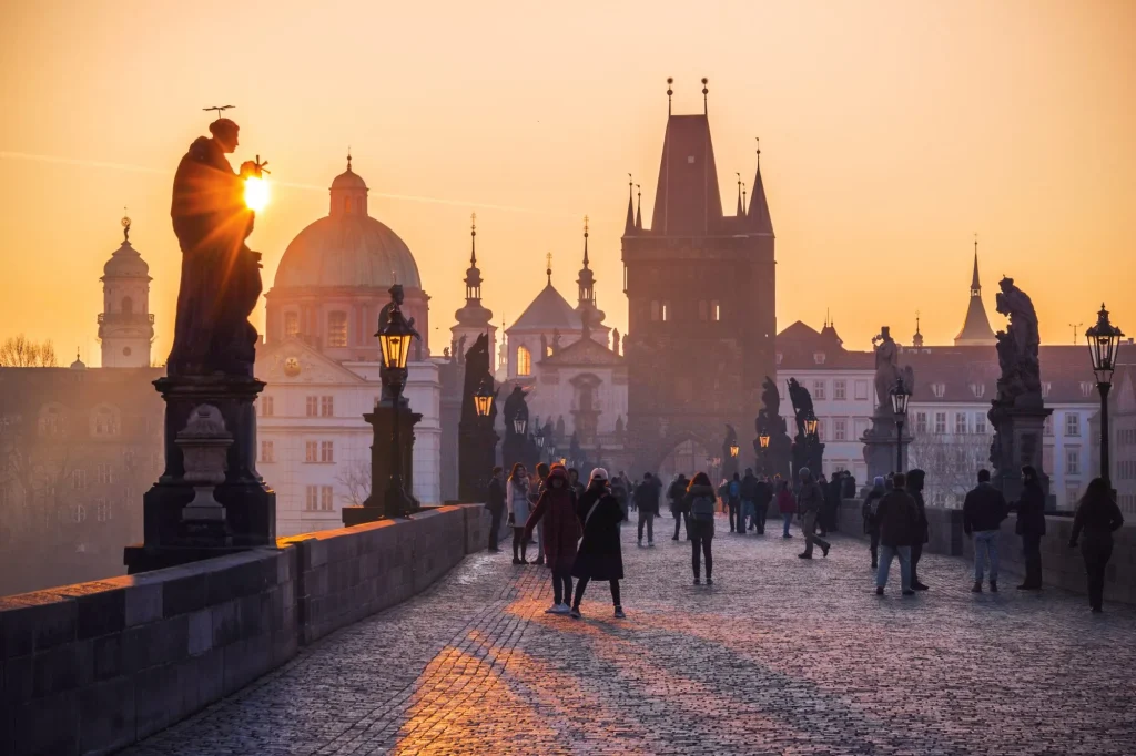 Romantik in den märchenhaften Straßen von Prag