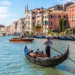 Gondel op Canal Grande in Venetië