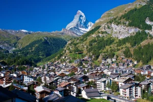 Bewonder de Matterhorn die boven Zermatt uittorent