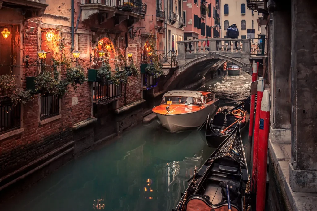 water taxi venice dark